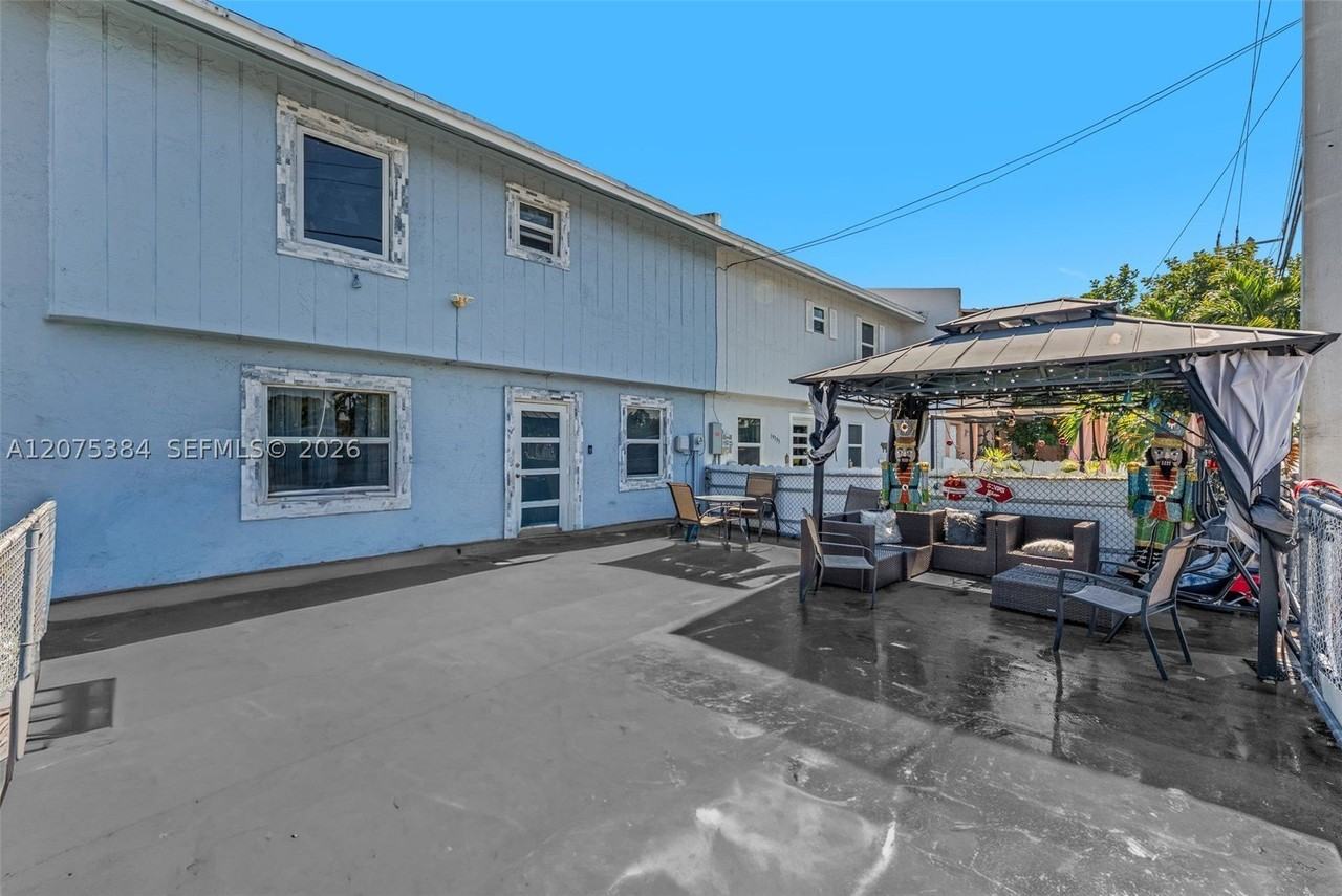 19137 Nw 47th Ave - Photo 2 of 30