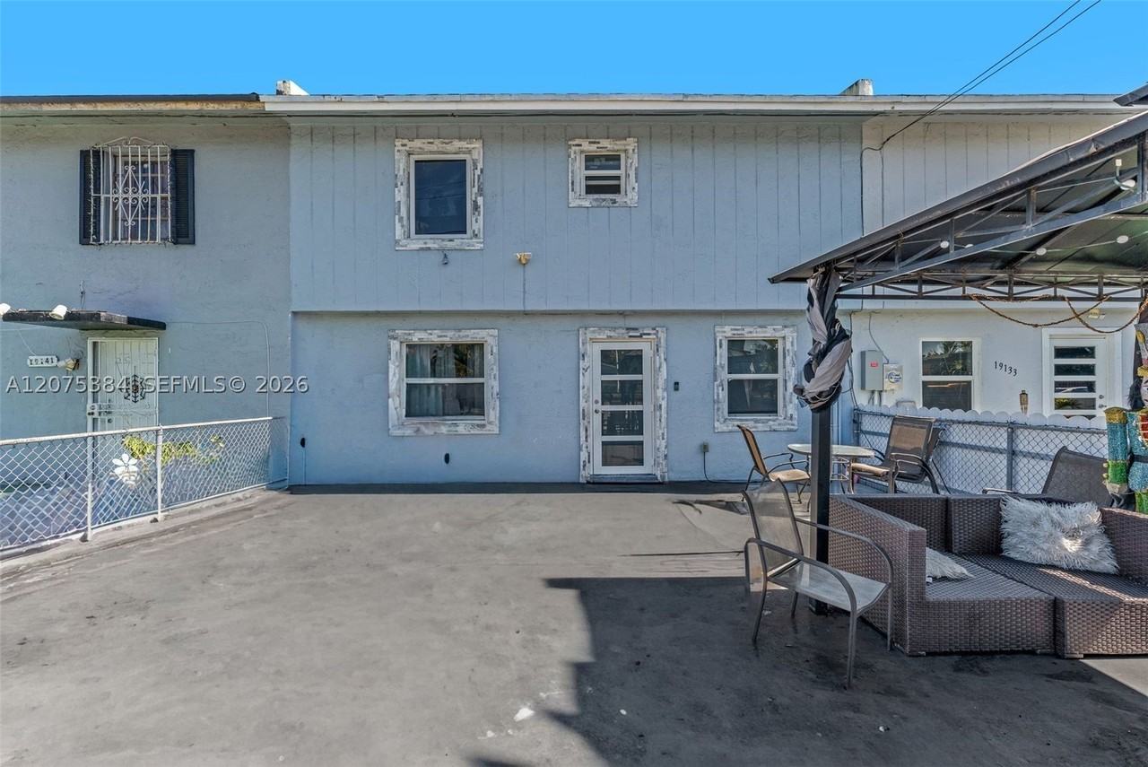 19137 Nw 47th Ave - Photo 3 of 30