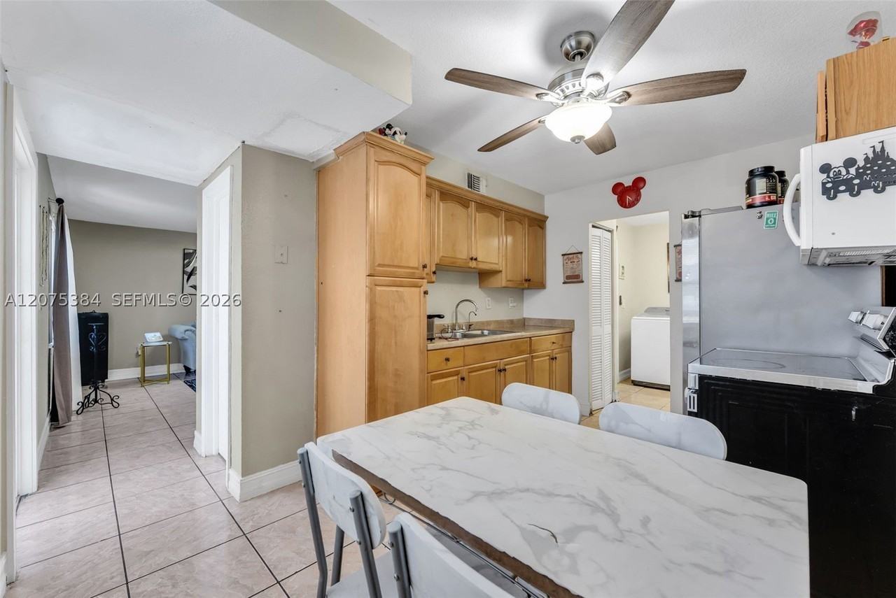 19137 Nw 47th Ave - Photo 4 of 30