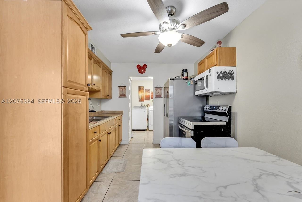 19137 Nw 47th Ave - Photo 5 of 30