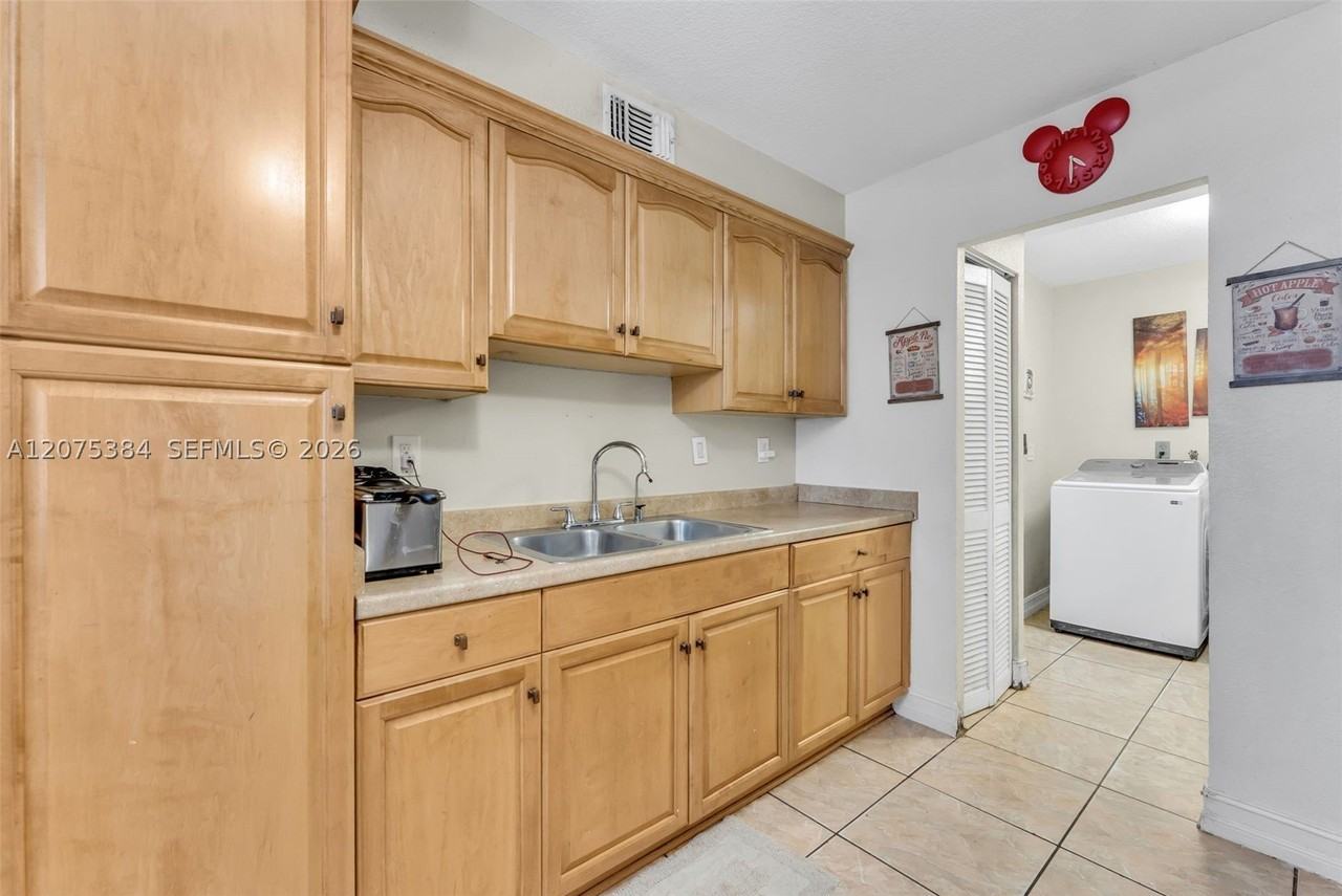 19137 Nw 47th Ave - Photo 7 of 30
