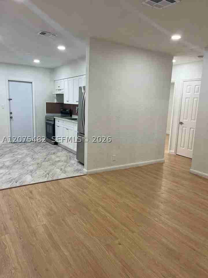 3691 Sw 60th Ter #N - Photo 3 of 8