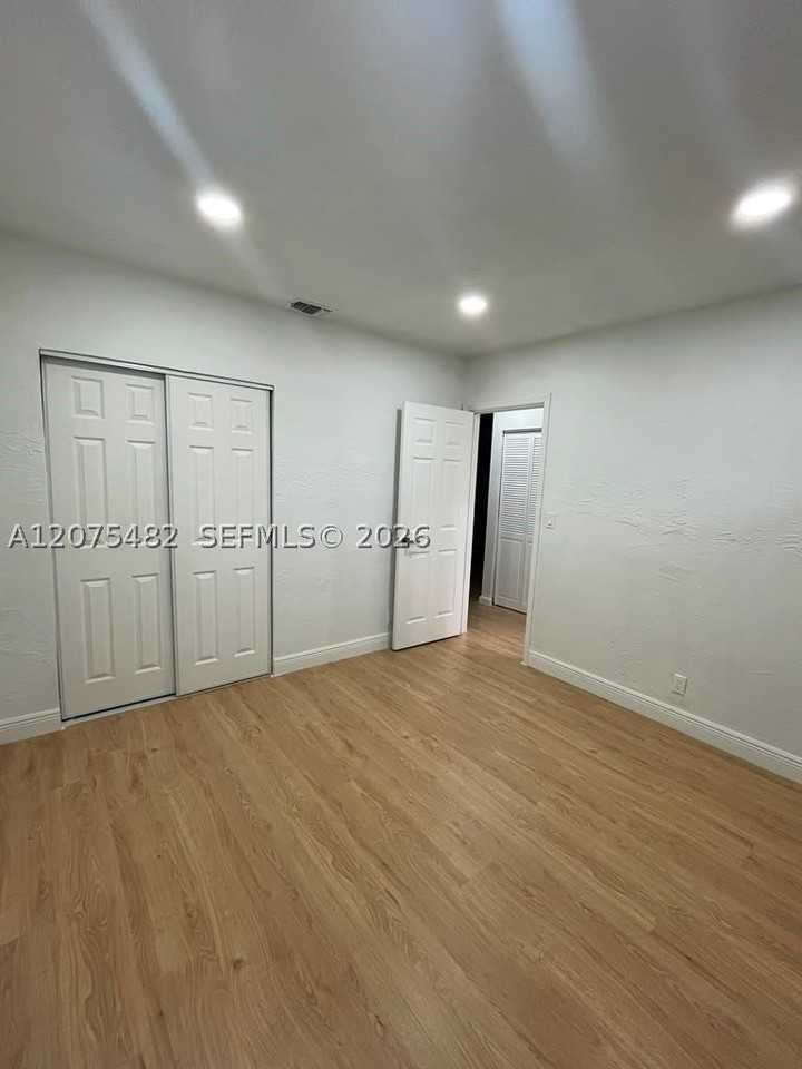 3691 Sw 60th Ter #N - Photo 4 of 8