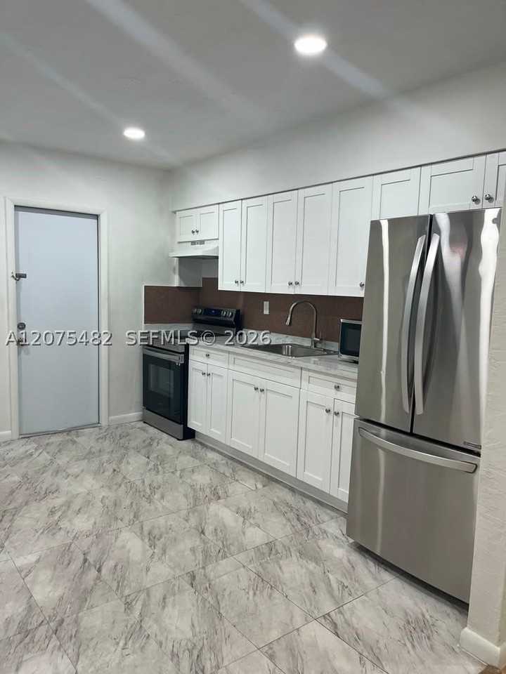 3691 Sw 60th Ter #N - Photo 6 of 8