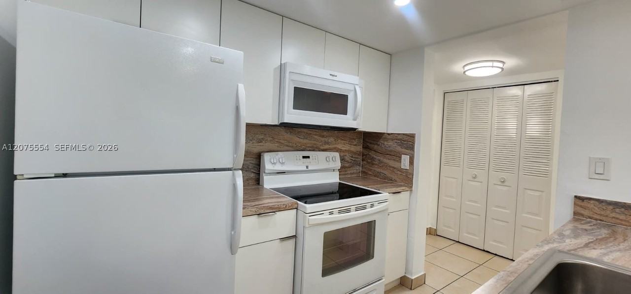 8160 Geneva Ct #104 - Photo 4 of 25