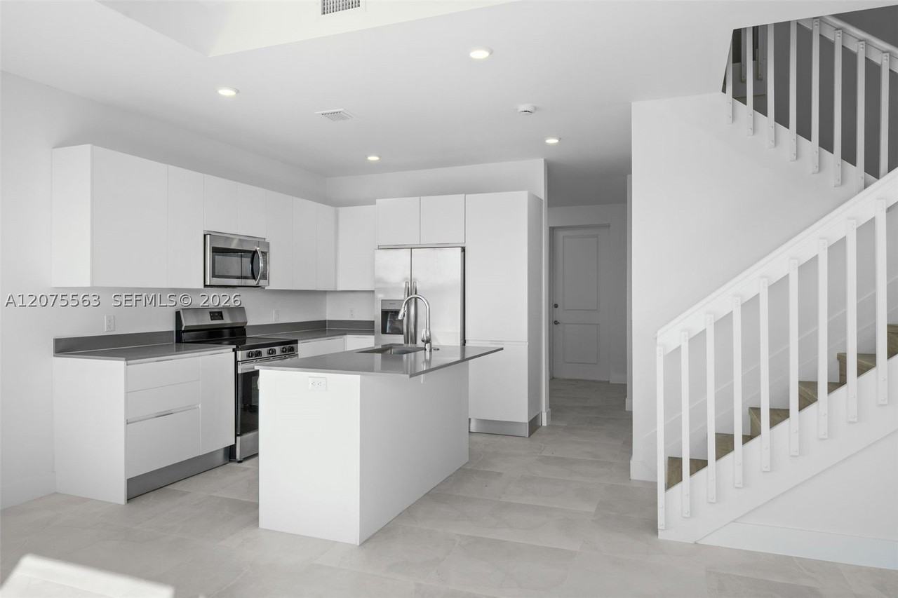 19102 Sw 345th Ter #19102 - Photo 2 of 26