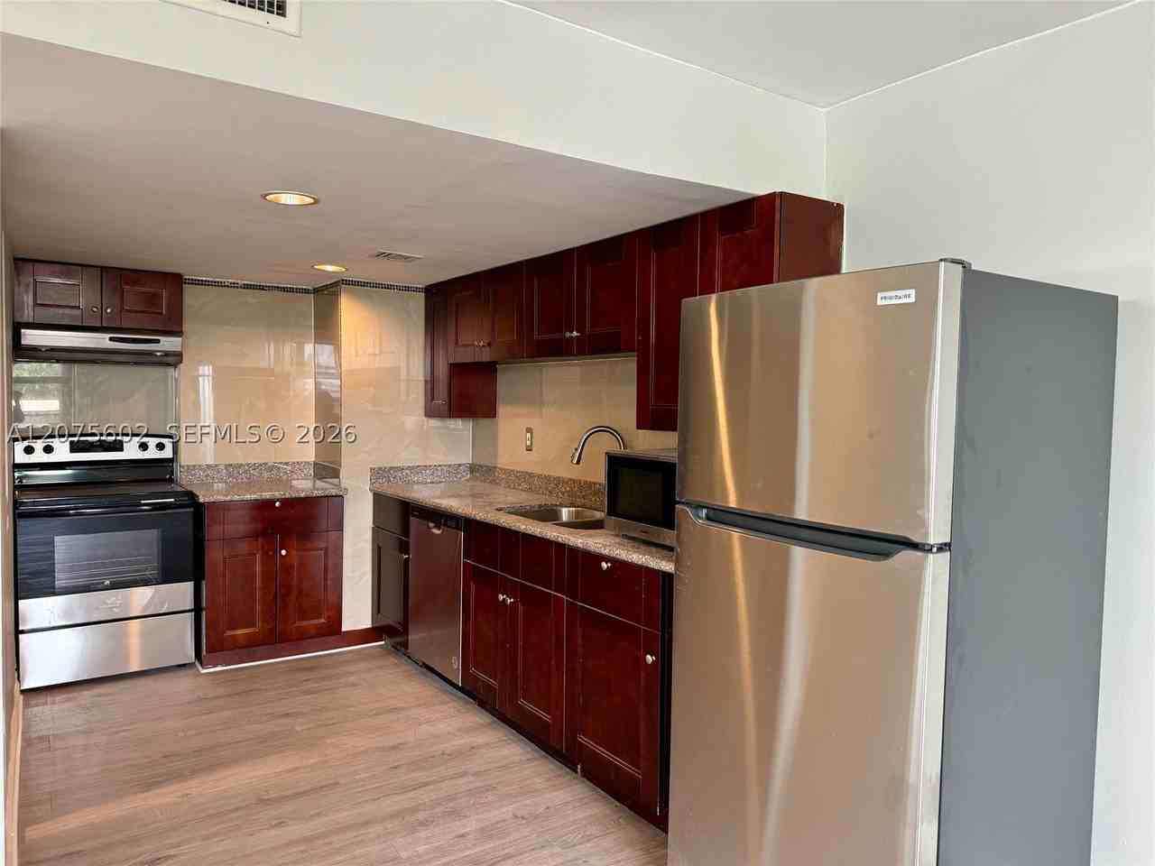 3702 Ne 171st St #15 - Photo 4 of 16