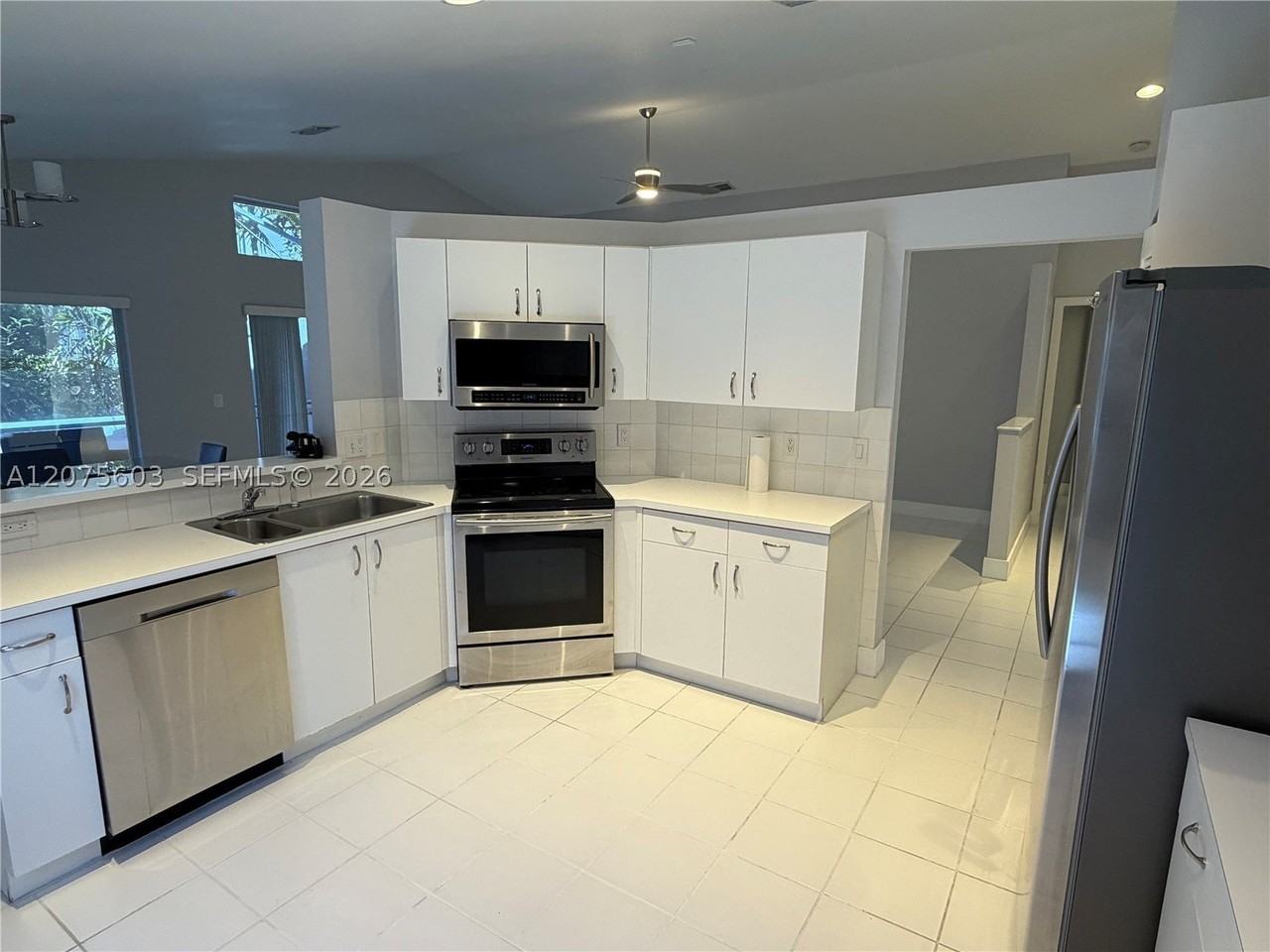 1646 Sw 148th Ter #1646 - Photo 4 of 20