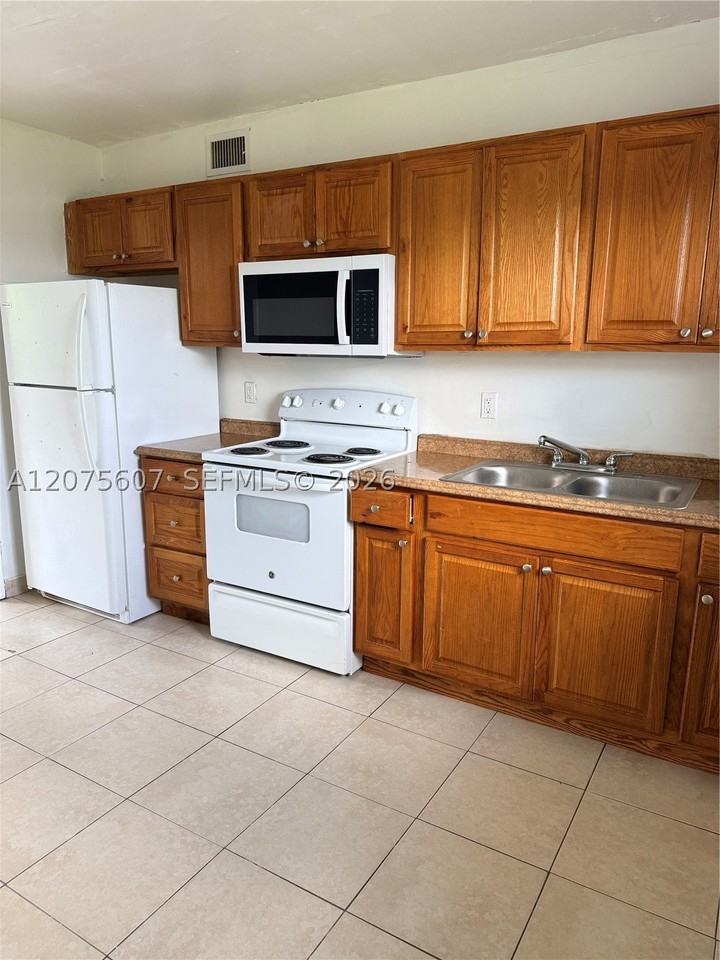 520 Sw Krome Ter #4 - Photo 6 of 10