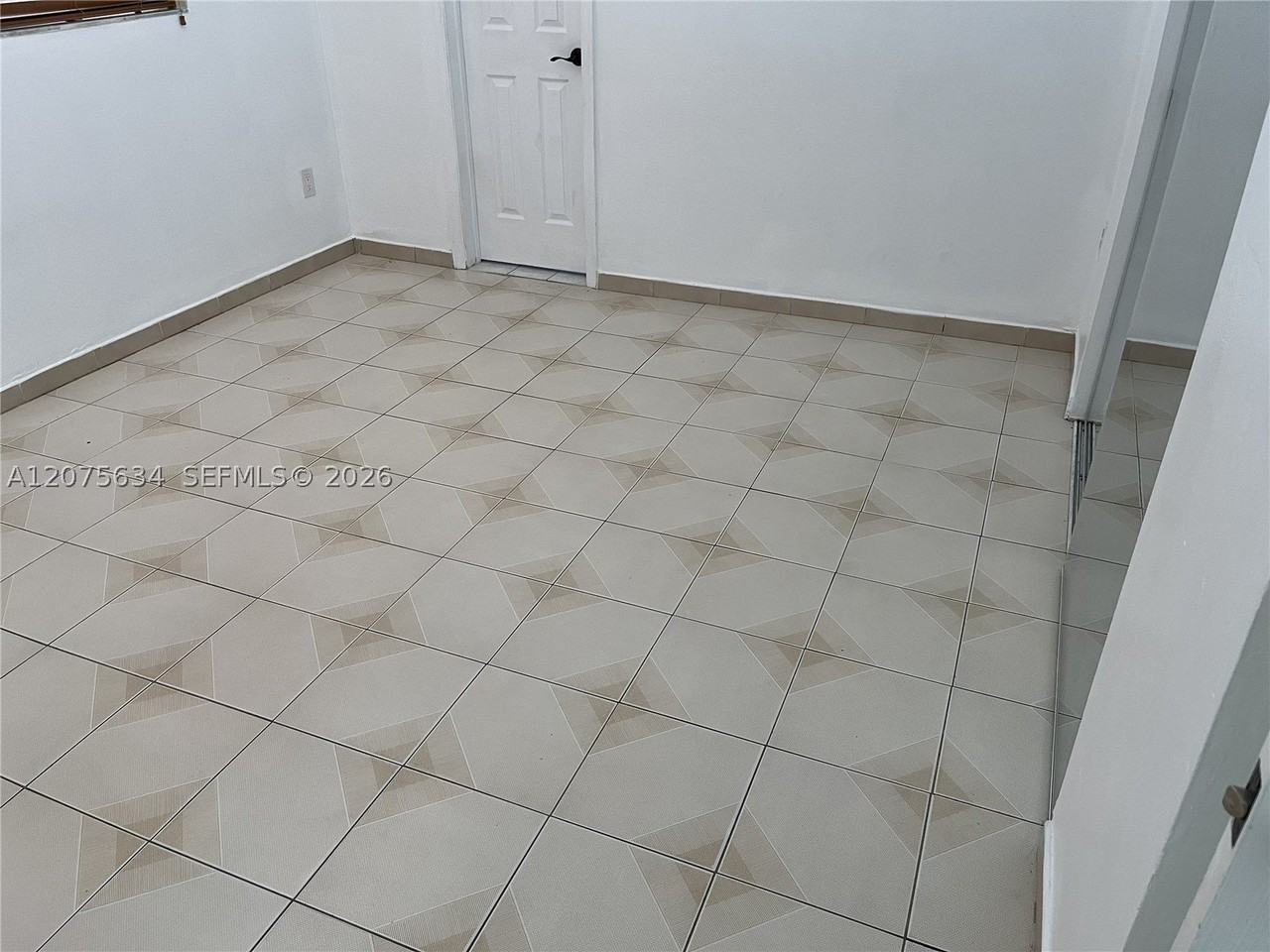 18105 Nw 81st Ct - Photo 4 of 12