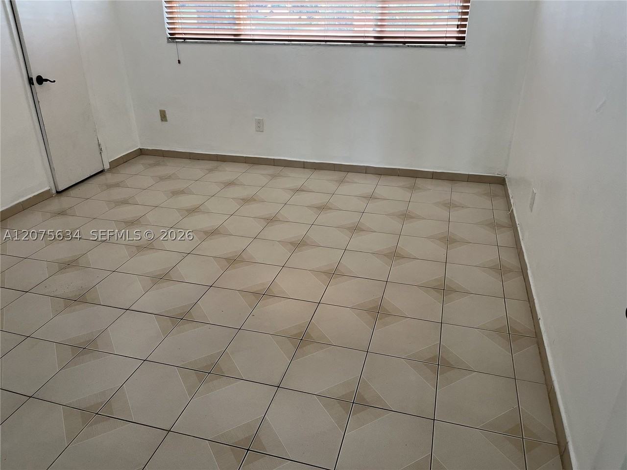 18105 Nw 81st Ct - Photo 6 of 12