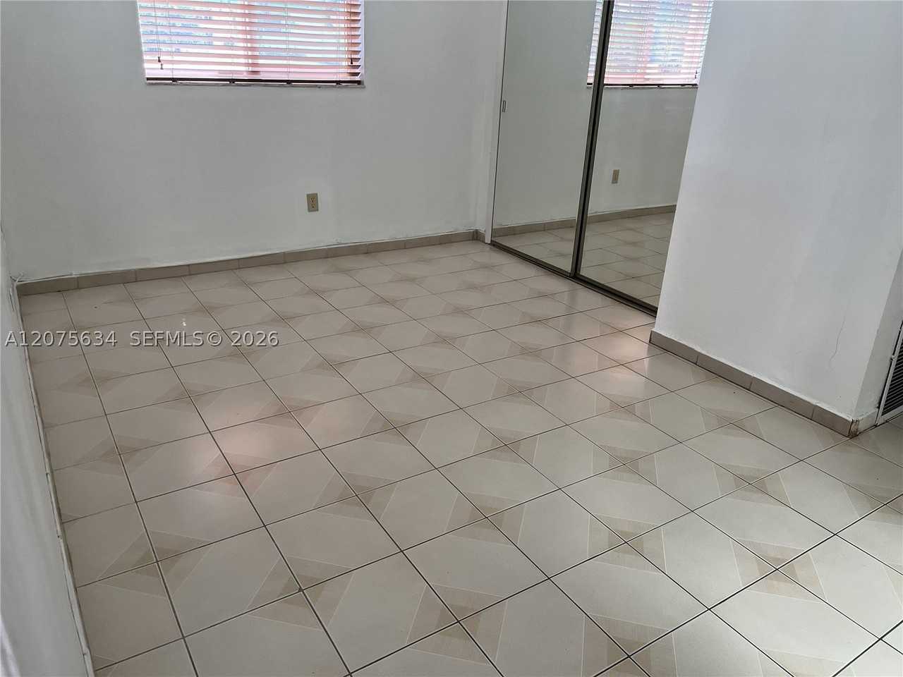 18105 Nw 81st Ct - Photo 7 of 12