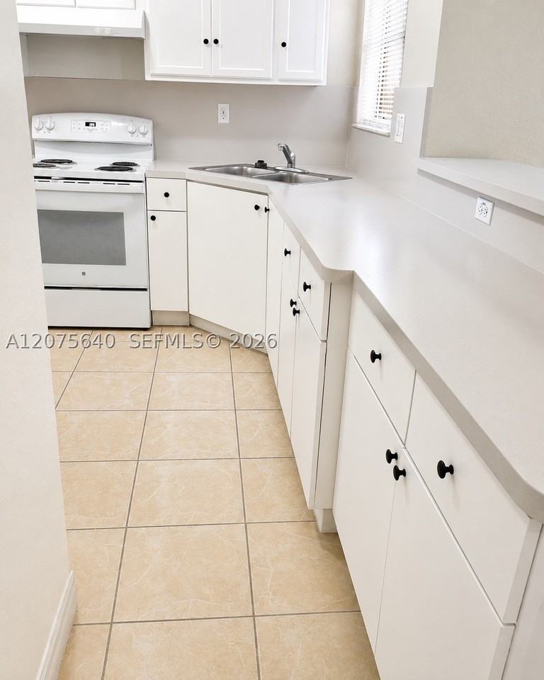 612 Sw 11th St - Photo 6 of 15