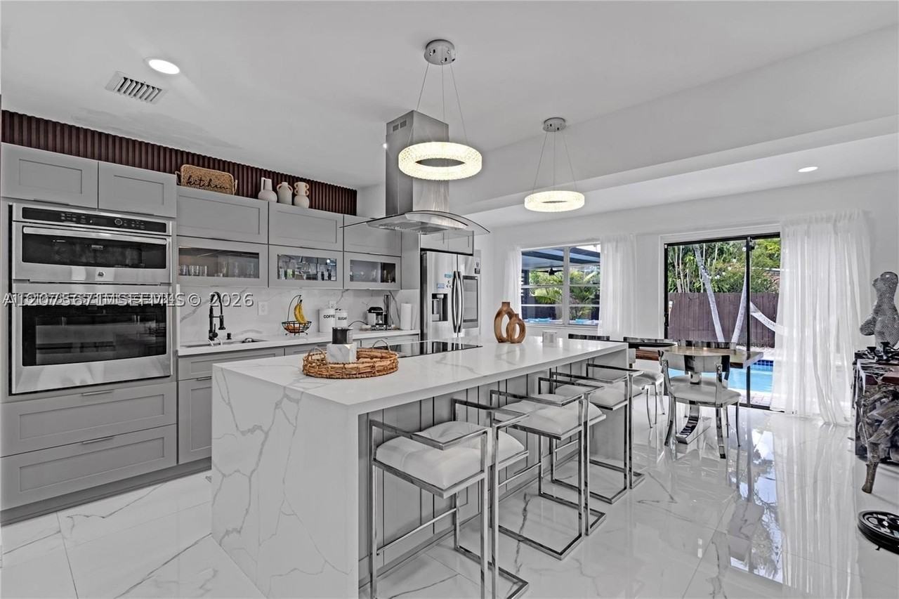 7031 Sw 12th St - Photo 2 of 20