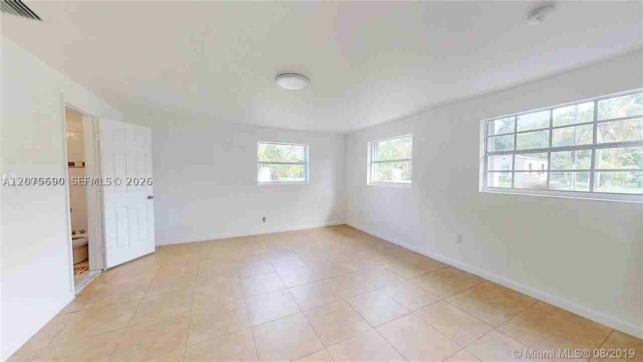 88 Nw 85th St #1 - Photo 6 of 25