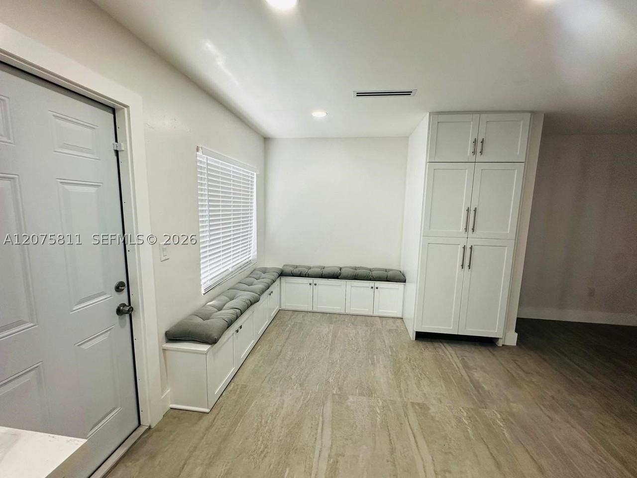 3540 Nw 80th Ter - Photo 4 of 7