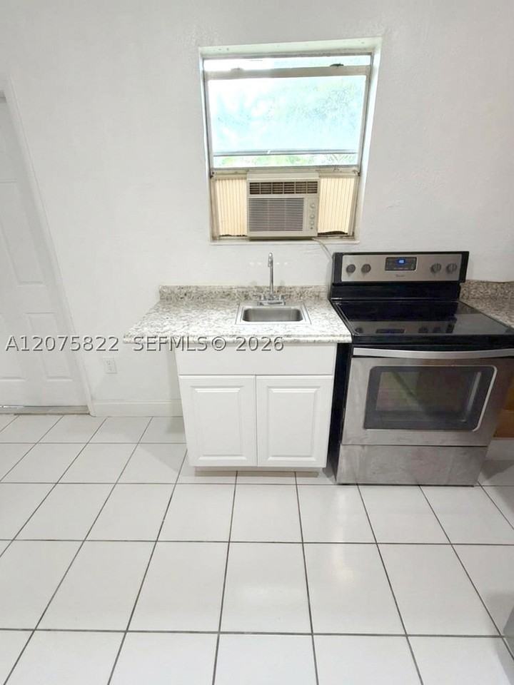 601 Ne 180th St #B - Photo 3 of 14