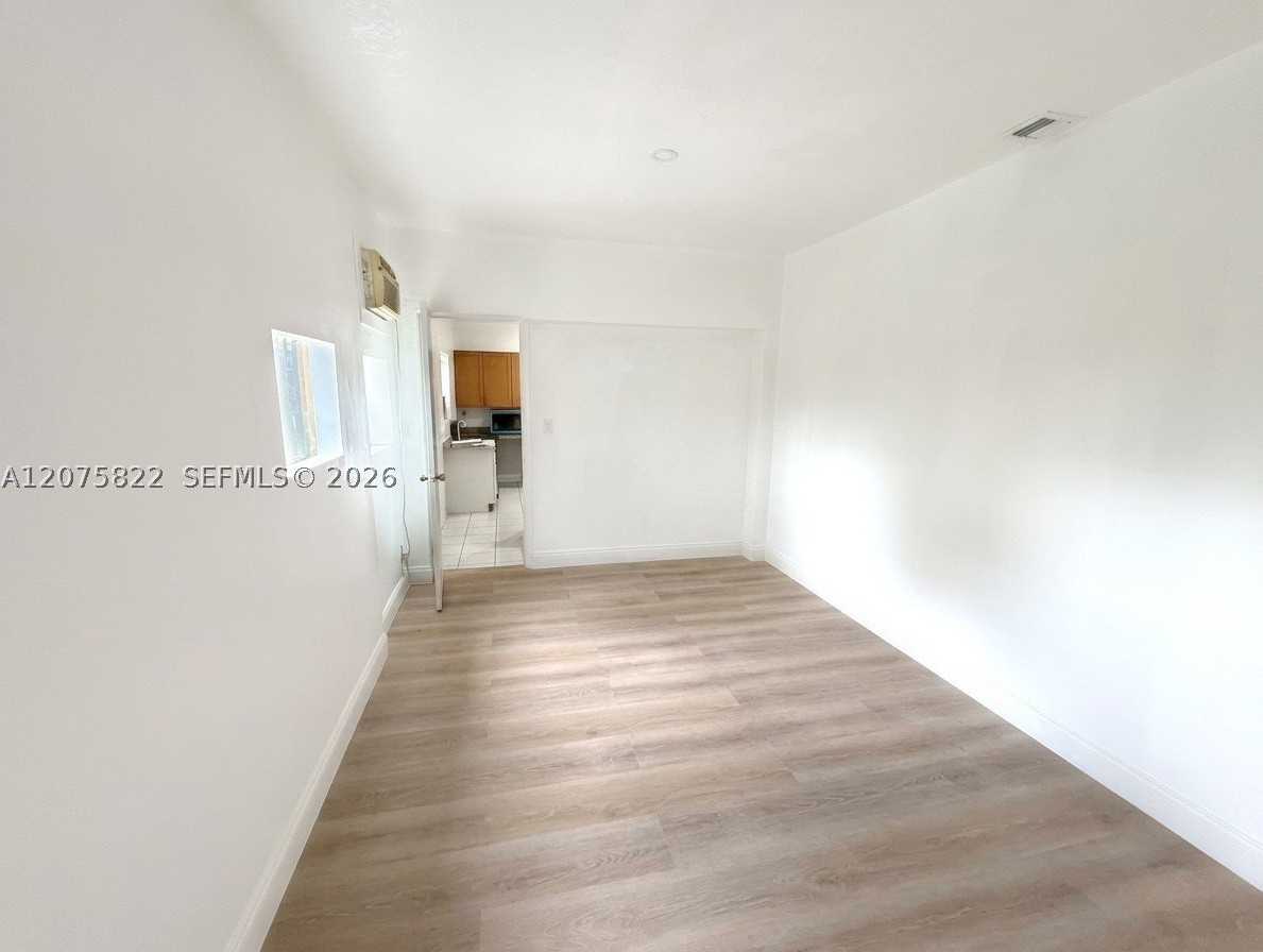 601 Ne 180th St #B - Photo 7 of 14