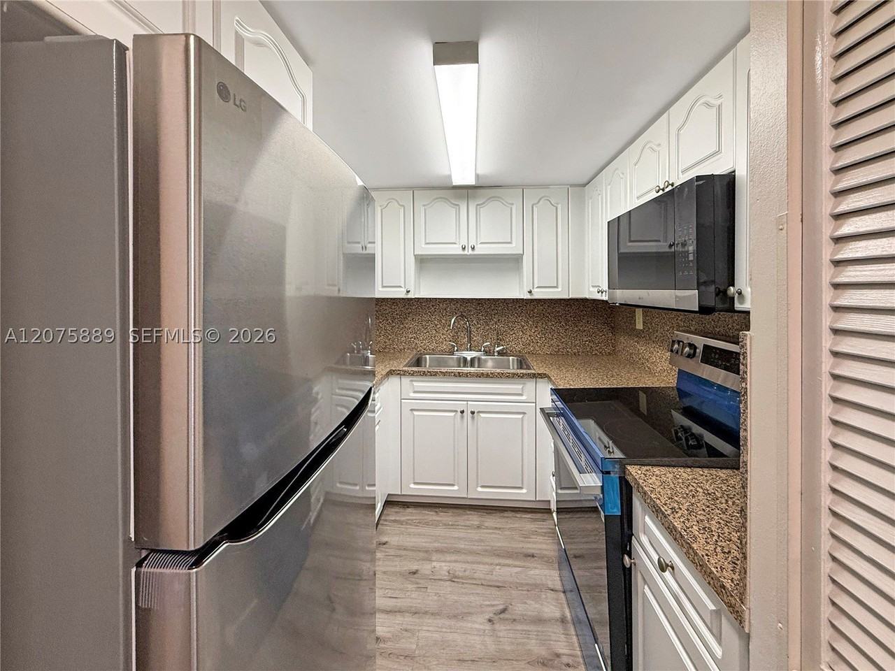 995 Sw 84th Ave #309 - Photo 4 of 25