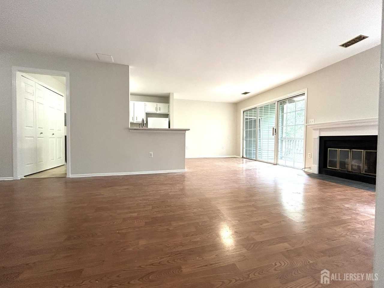 7302 Elm Ct - Photo 4 of 18