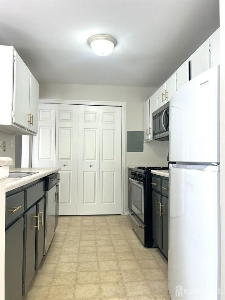 7302 Elm Ct - Photo 5 of 18