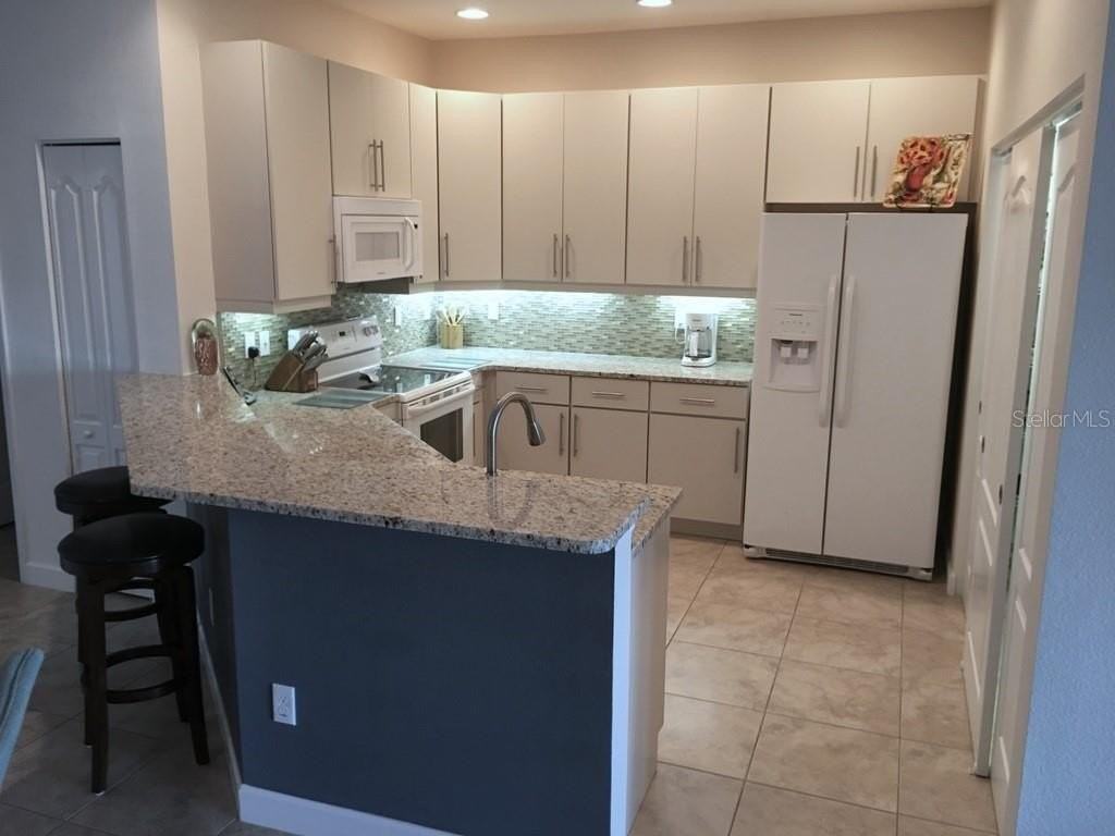 6640 7th Avenue Cir W #1513 - Photo 4 of 29