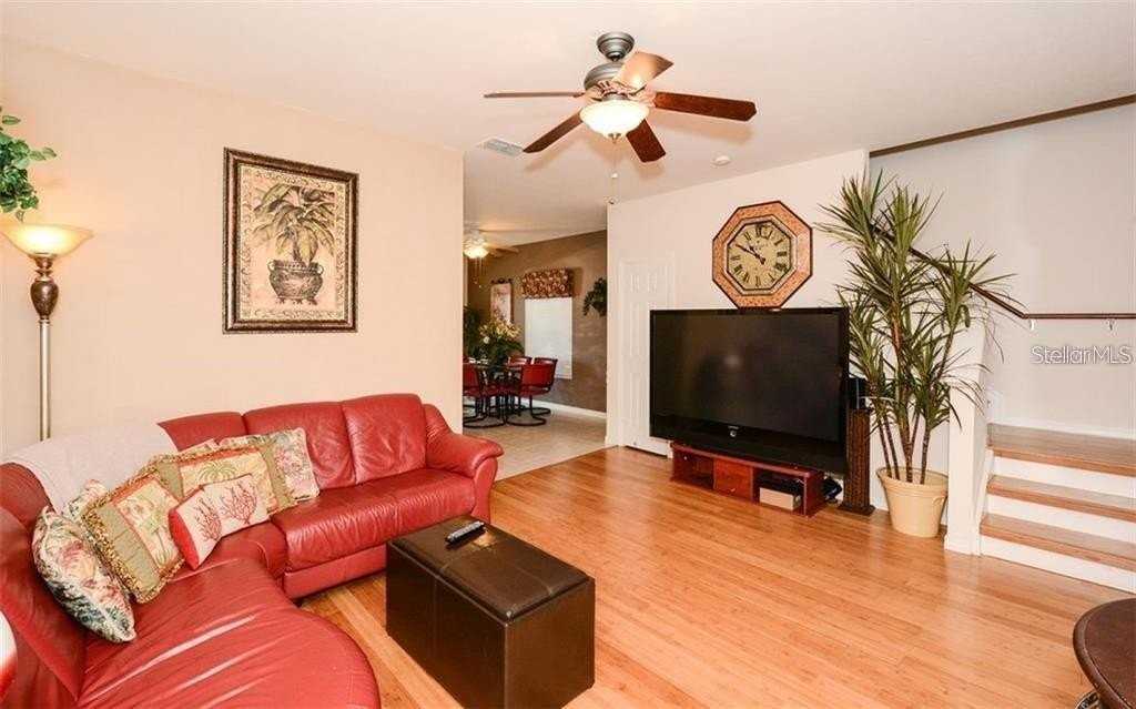 7685 Plantation Cir #B - Photo 3 of 32
