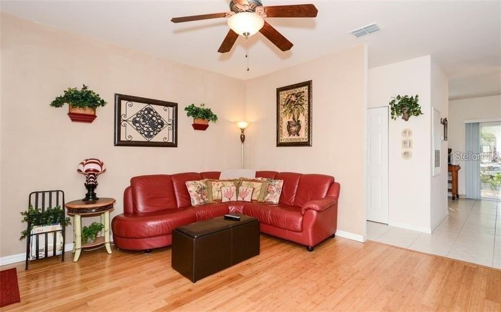 7685 Plantation Cir #B - Photo 4 of 32