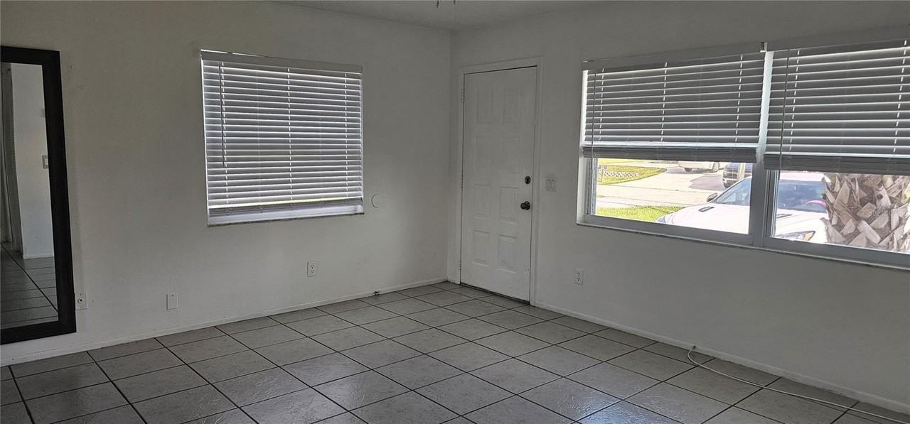 12048 Henley Ave #B - Photo 5 of 13