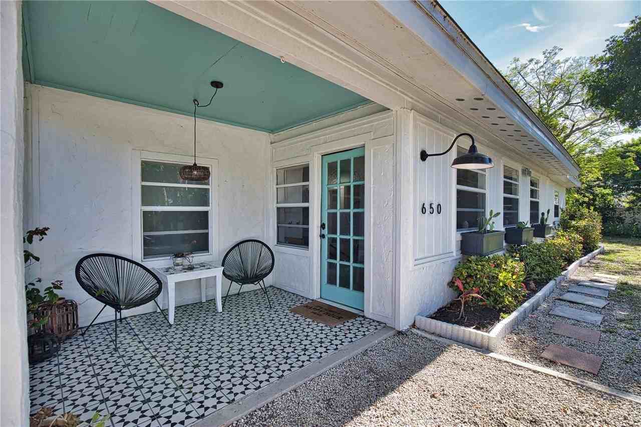 650 Edwards St - Photo 4 of 50