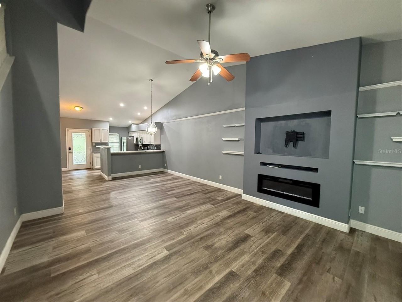 8927 Courtyard Ln - Photo 3 of 21