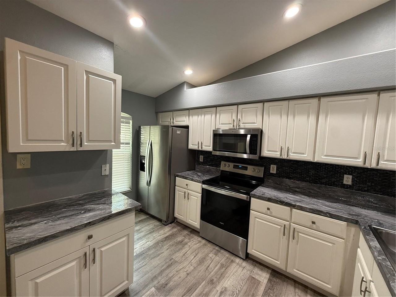 8927 Courtyard Ln - Photo 6 of 21
