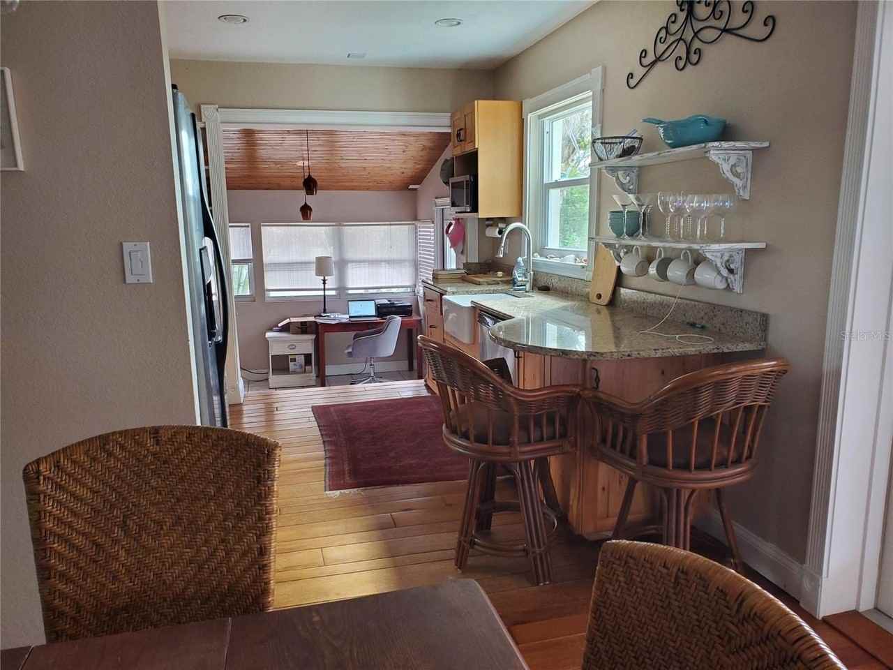227 Lychee Rd - Photo 4 of 36