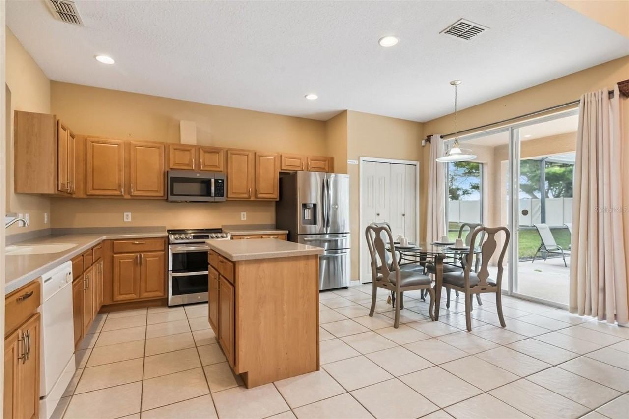 1162 Solana Cir - Photo 4 of 40