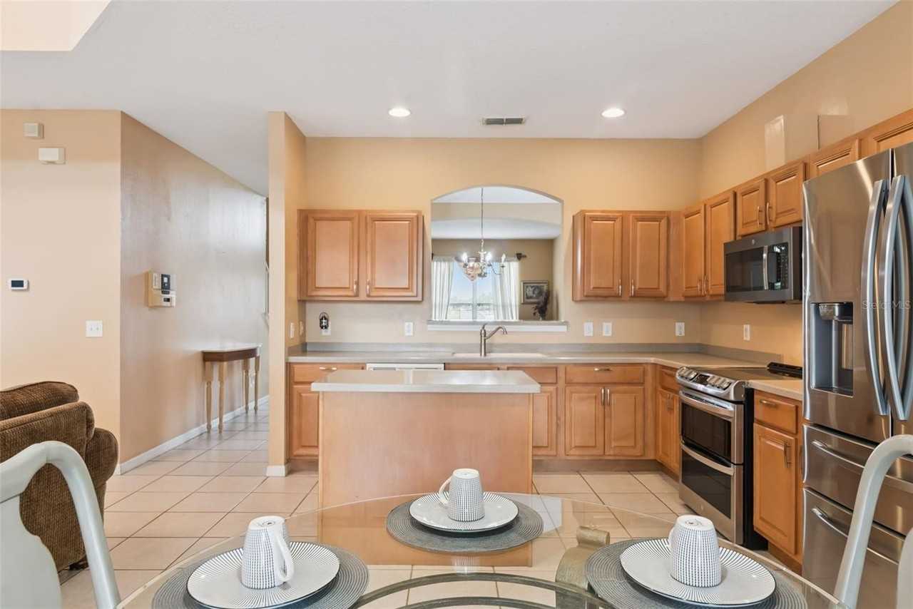 1162 Solana Cir - Photo 5 of 40