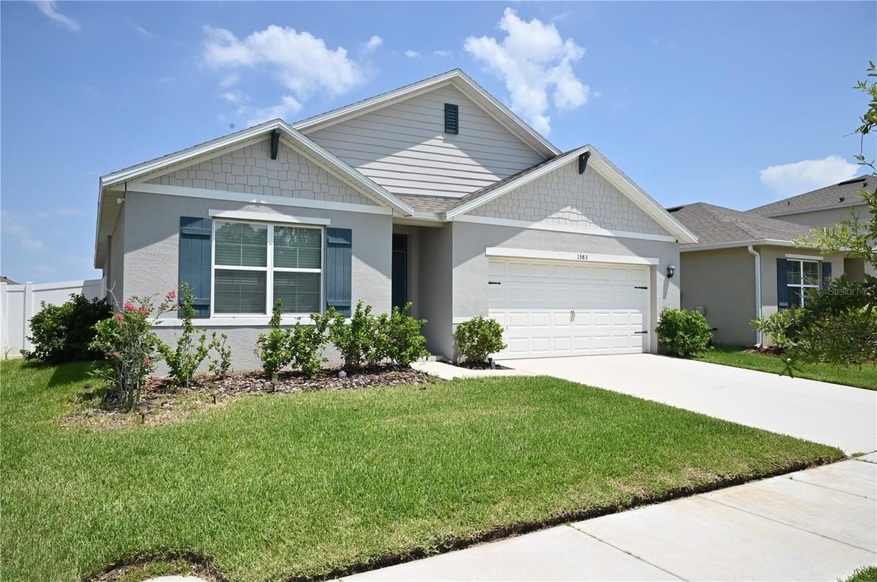 1583 Barberry Dr - Photo 3 of 40