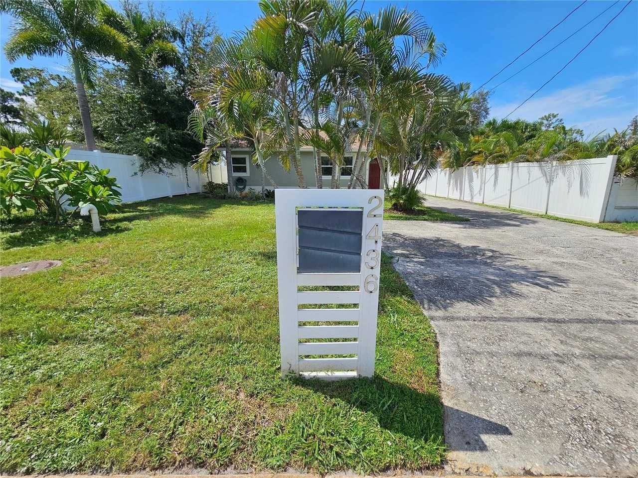 2436 Arapaho St - Photo 2 of 32