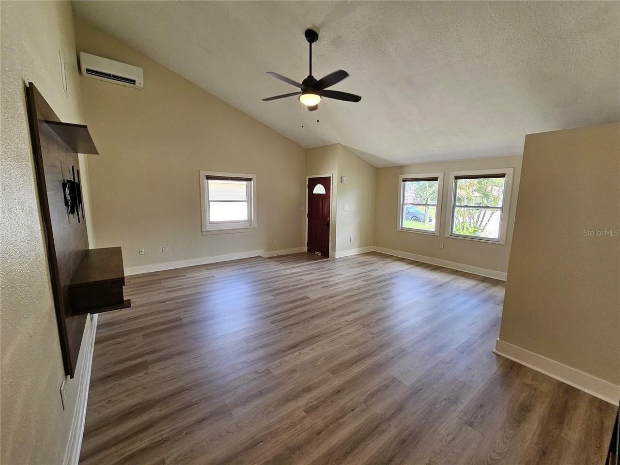 2436 Arapaho St - Photo 4 of 32