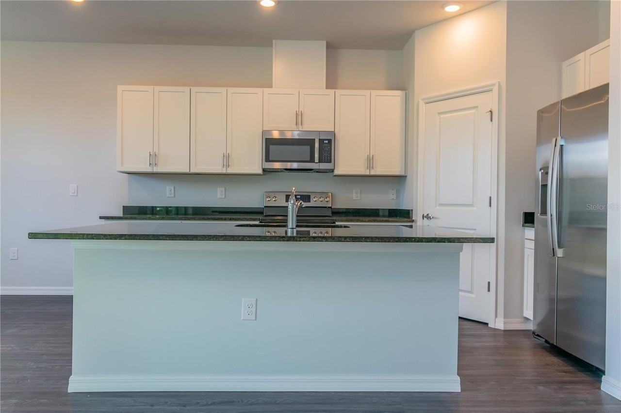 1348 Palau St Se - Photo 5 of 50