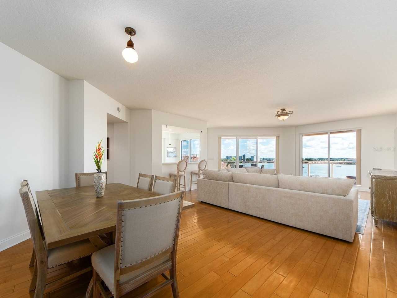 521 Mandalay Ave #410 - Photo 4 of 45