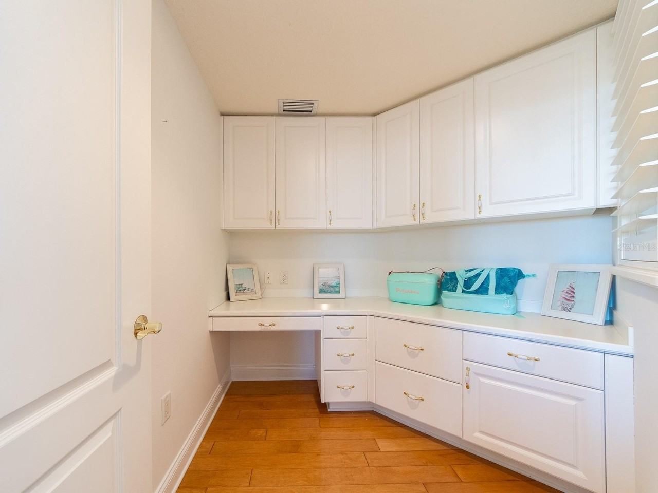 521 Mandalay Ave #410 - Photo 6 of 45