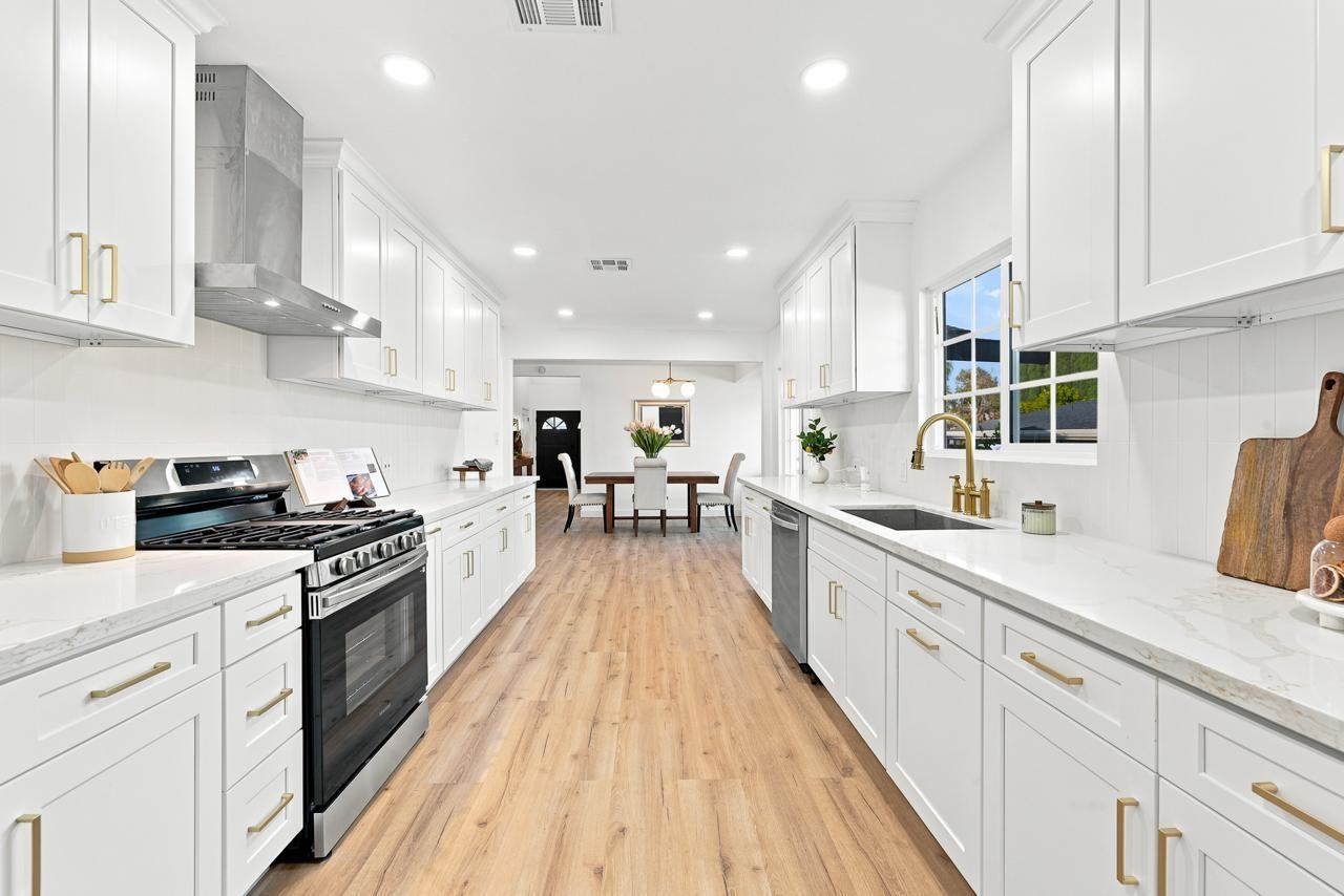 W Avenue 35 - Photo 2 of 20