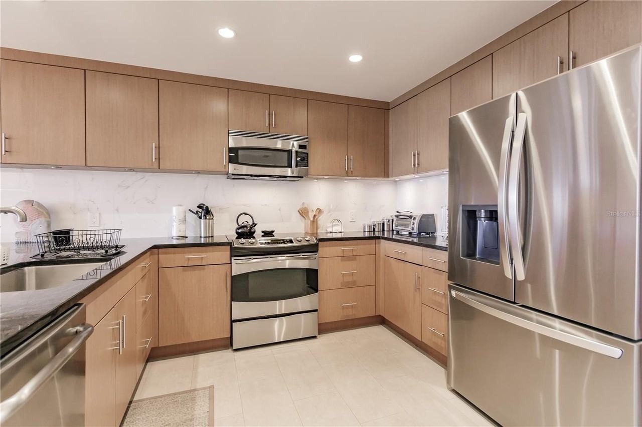 1200 E Peppertree Ln #402 - Photo 4 of 32