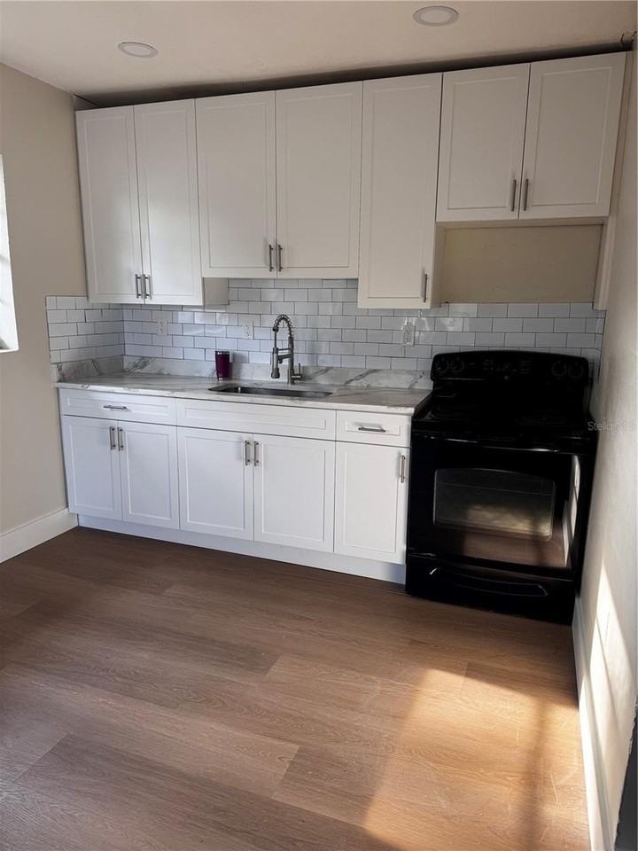 1204 W Alsobrook St - Photo 2 of 6
