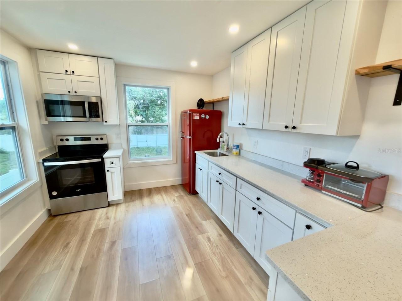 2238 Quincy St S - Photo 7 of 14