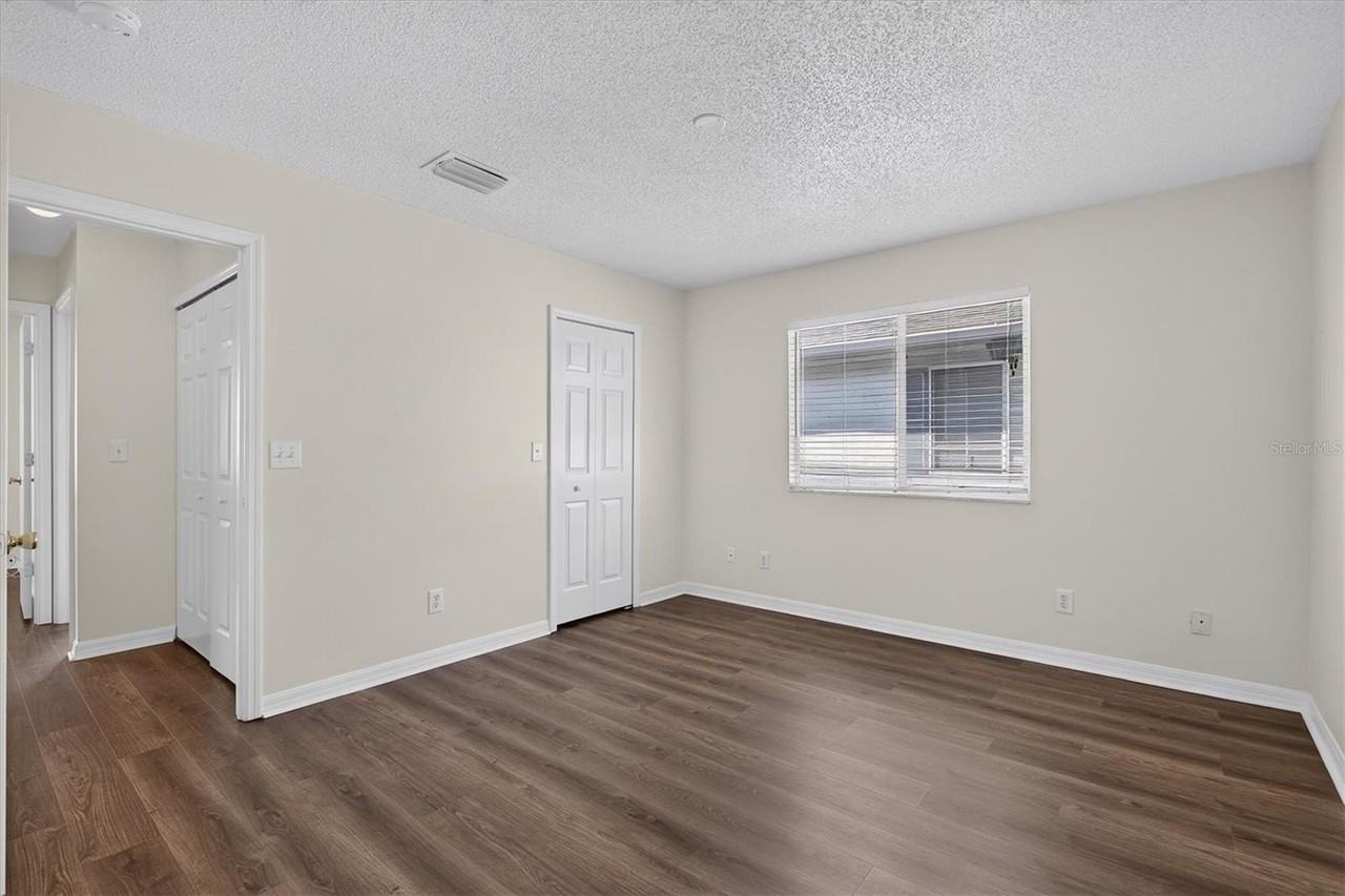 4110 Waterside Island Ct - Photo 5 of 44