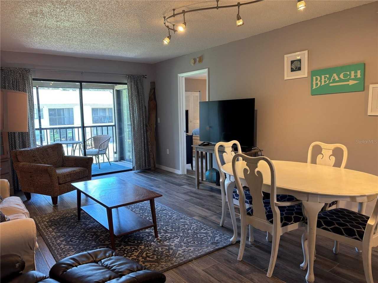 204 Meadow Ln #204 - Photo 5 of 17