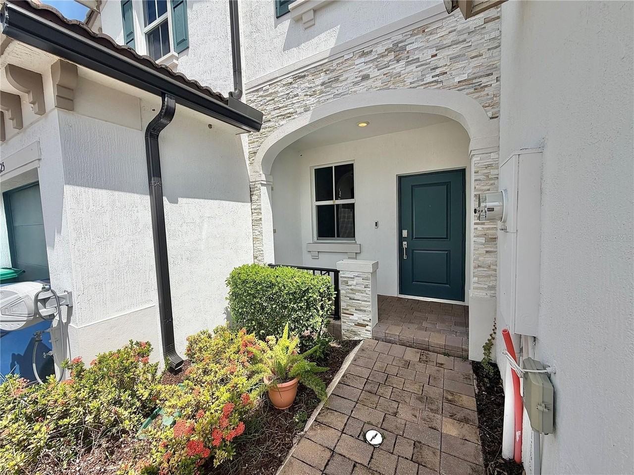 12621 Nw 23rd Pl - Photo 3 of 37