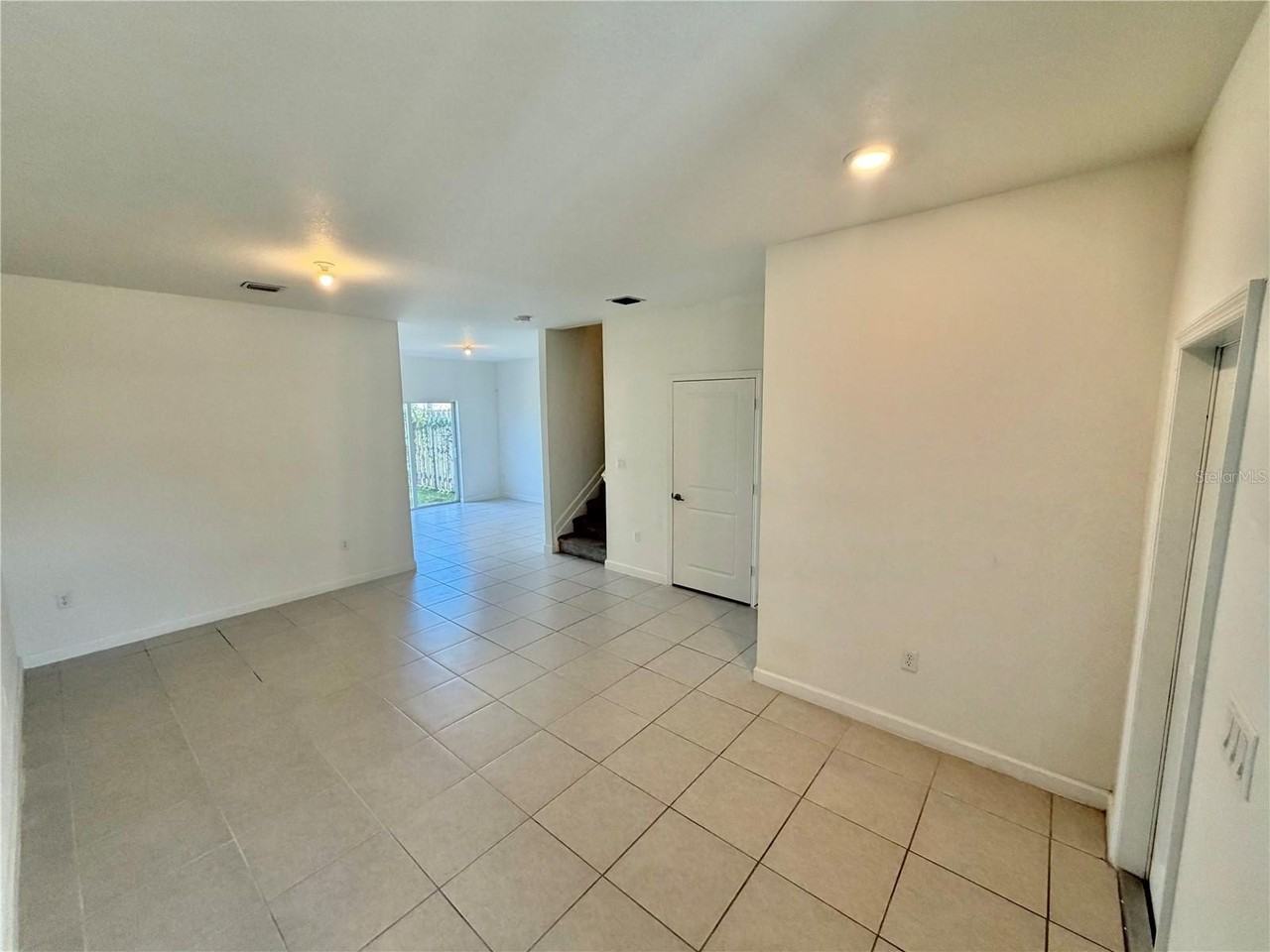 12621 Nw 23rd Pl - Photo 5 of 37