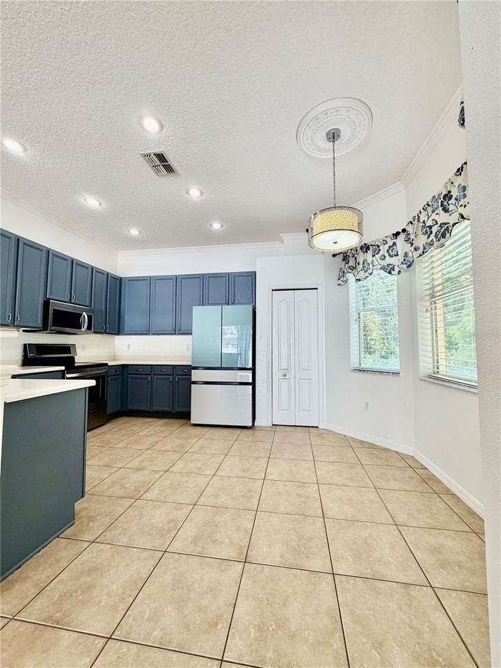 12140 Tasha Ct - Photo 4 of 43